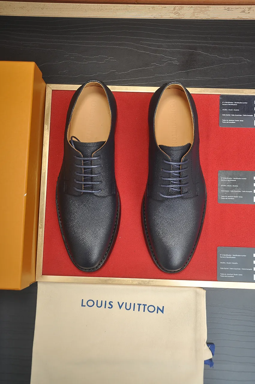 Men's men's shoes 💰500💶 [LV] (original single cowhide lining) 🍀LV's latest genuine leather business suit shoes are launched simultaneously on the official website. The first-layer cowhide imported from Italy is made of heavy gold, 💥official website 1:1 rubber outsole. Versatile to wear, high-end without losing class, and the color combination is extraordinary. This four-season style is alluring when worn on your feet, showing off your big-name flair. Standard code 38-45 (45 customized)